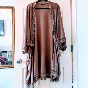 Light brown cotton kimono with lace trim